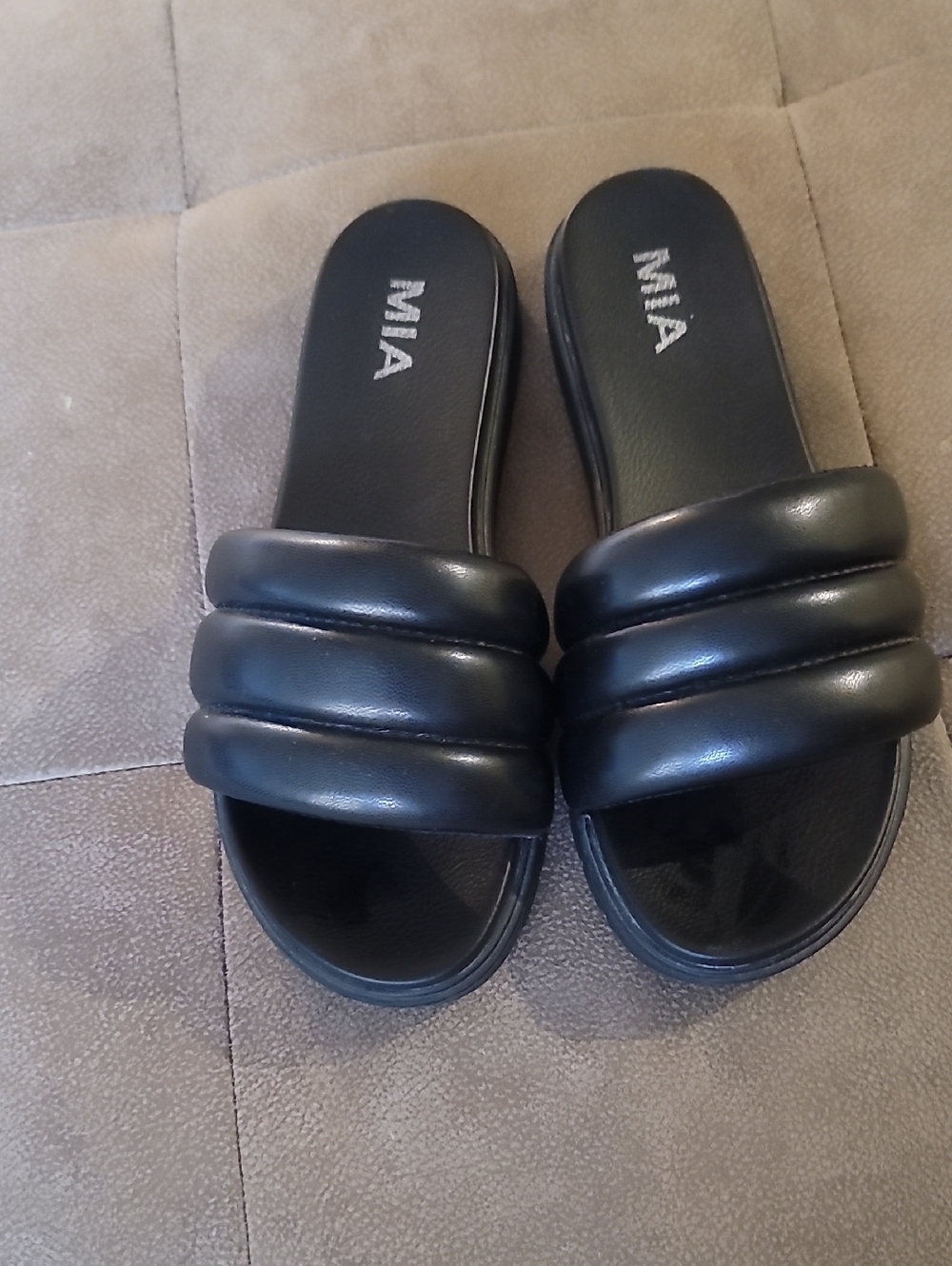 MIA Black Puffer Slide Sandals Mishel Sz 6.5